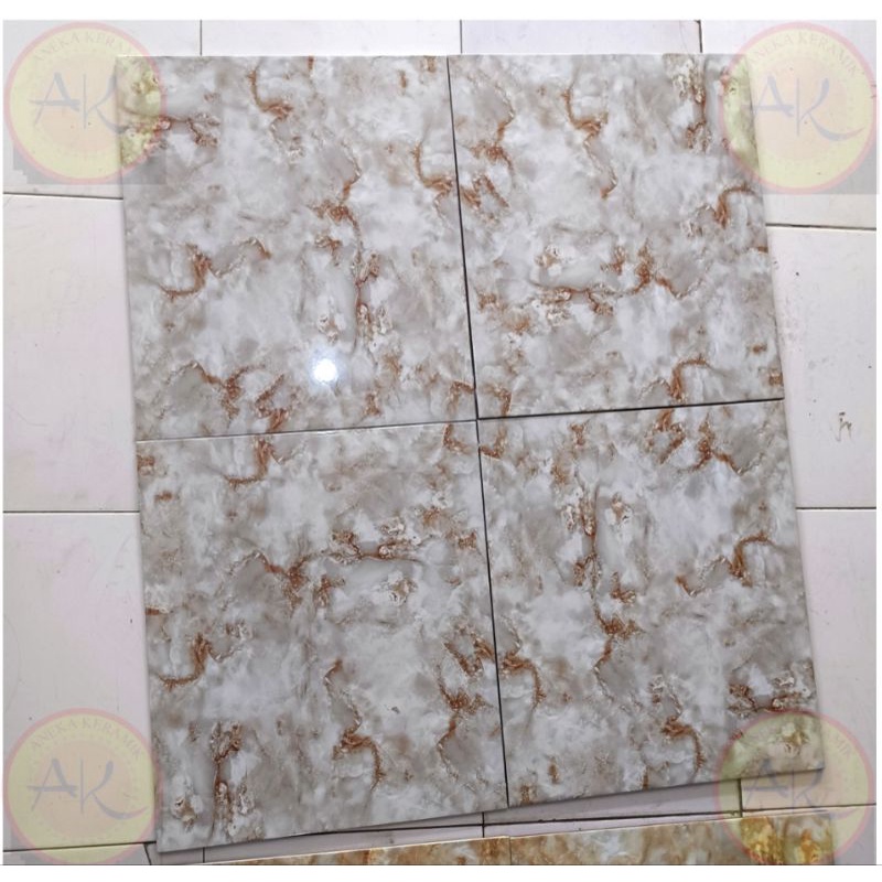 Keramik Lantai Ruangan Motif Marmer Glossy 50x50 Kilap Warna Silver