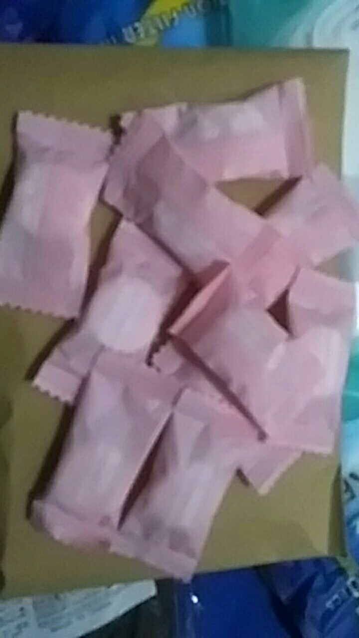 Tissue Handuk Mini Permen Travelling Liburan Kompress Towel Portable