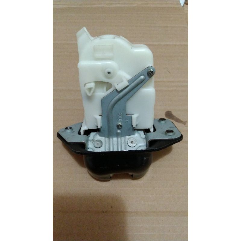 doorlock bagasi Nissan Xtrail door lock Nissan Xtrail T31 original