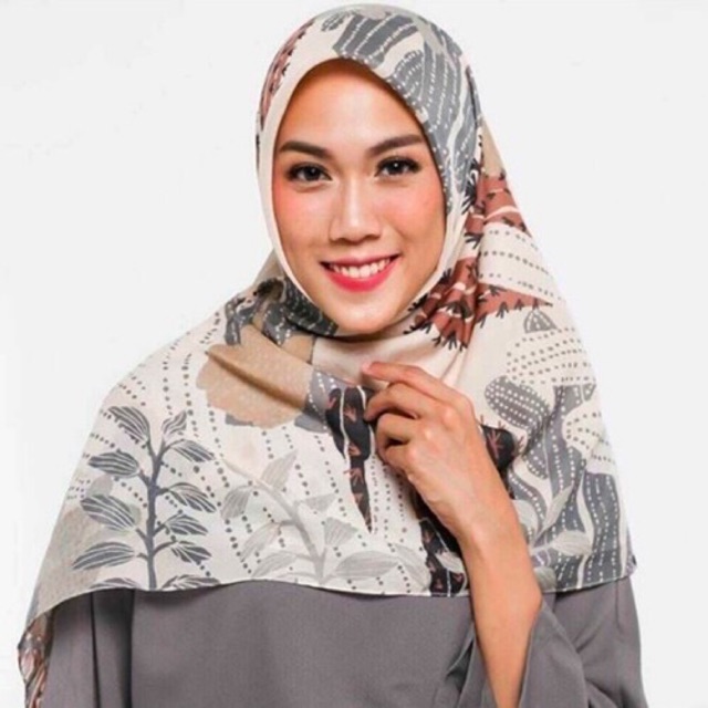 AGAVE SCARF ALDERWOOD KAMIIDEA - BOX HITAM