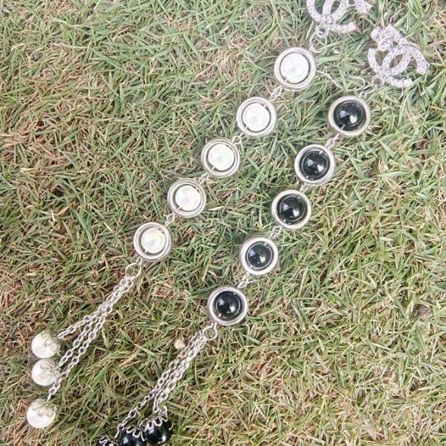 Bros dagu chanel juntai mutiara mahkota