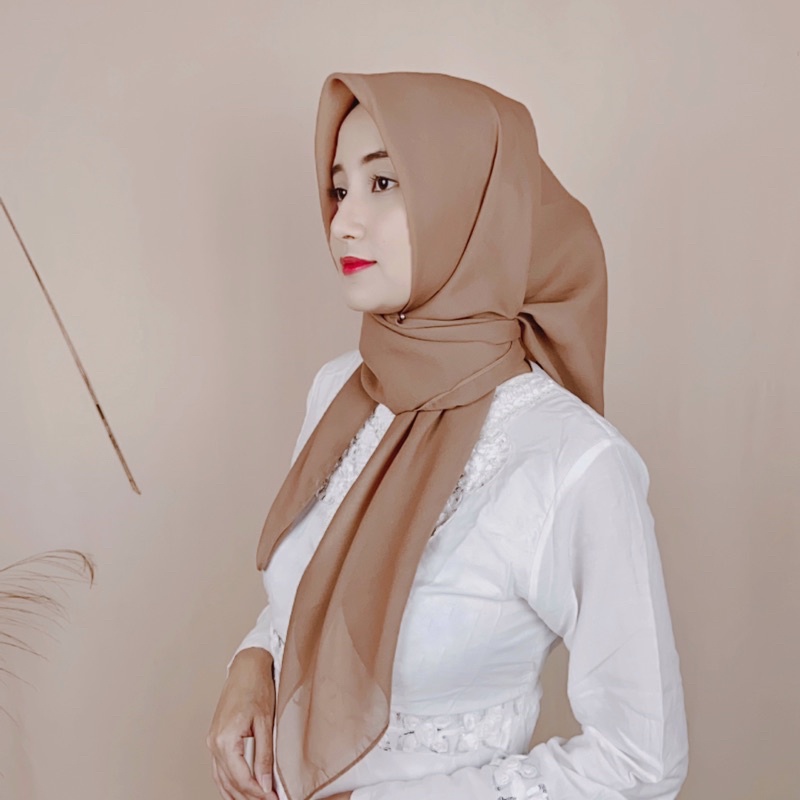 Nouri Avani | Hijab Segiempat Polycotton Polos | Bella Square 115 x 115