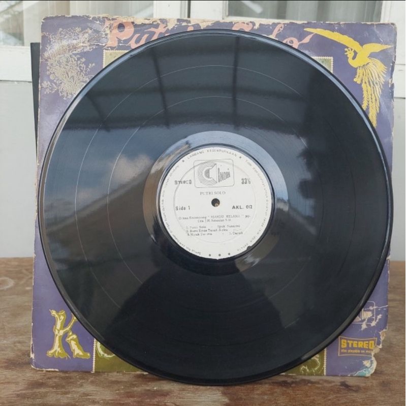 Kaset Vinyl Piringan Hitam 12 inch Keroncong Putri Solo