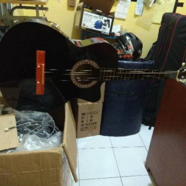Gitar akustik Yamaha hitam coak