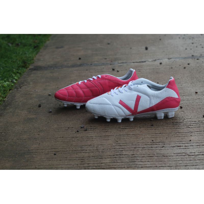Sepatu Bola Volosh Anexa - putih/pink