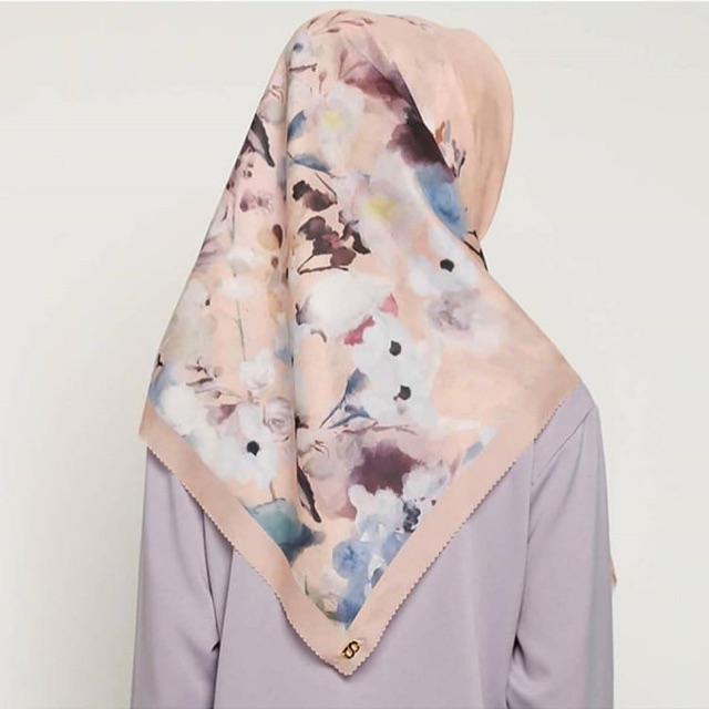 BUTTONSCARVES LE FLEUR