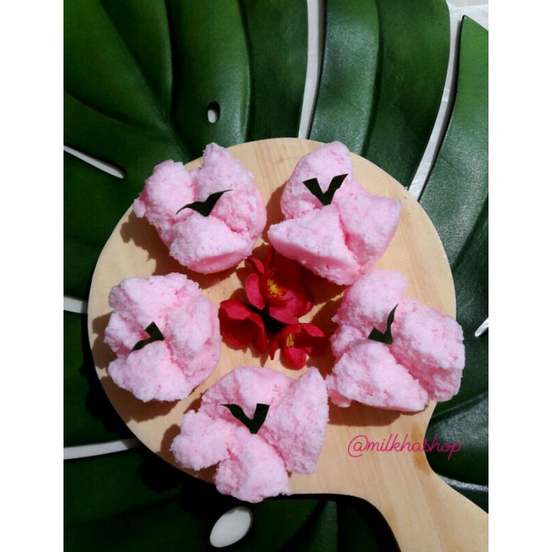 

Kue Mangkok Pink