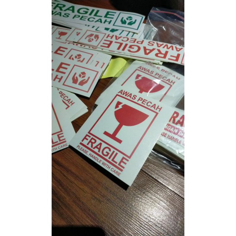 

CETAK LABEL STIKER FRAGILE/AWAS PECAH MURAH CHROMO FREE DESIGN