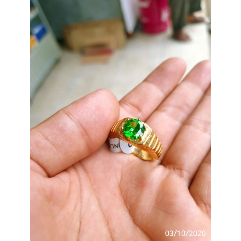 batu permata moldavite