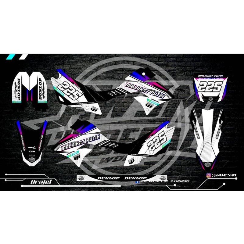 decal dtracker hitam putih simple design