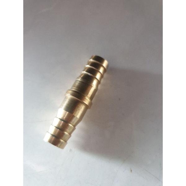 Sambungan selang kuningan ½"