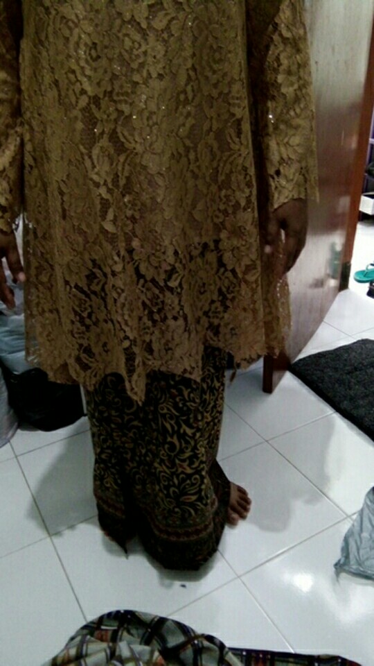 (best Seller) Set Safitri Kebaya Adelia Premium + Rok Batik + Brukat Tebal+ Ada Real Pict !