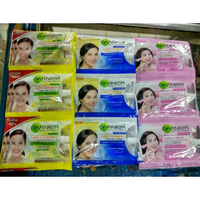 Garnier light complete day/light complete night/Sakura day cream sachet isi 12 pcs.