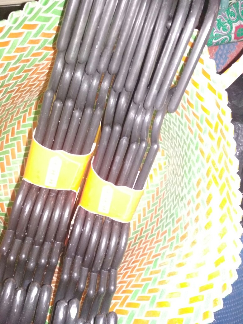 Hanger Plastik / Gantungan Baju (isi 6 Pcs)