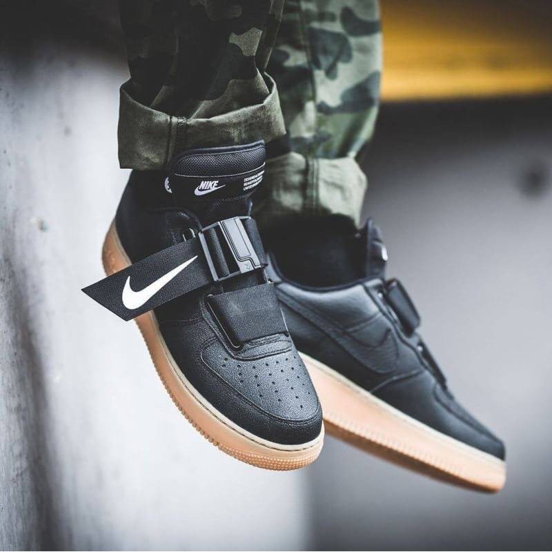 SEPATU nike air force one ultility “black gums”