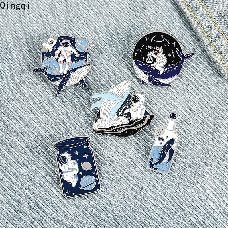 Bros Pin Enamel Desain Kartun Whale Astronot Luar Angkasa Untuk Dekorasi Tas Denim