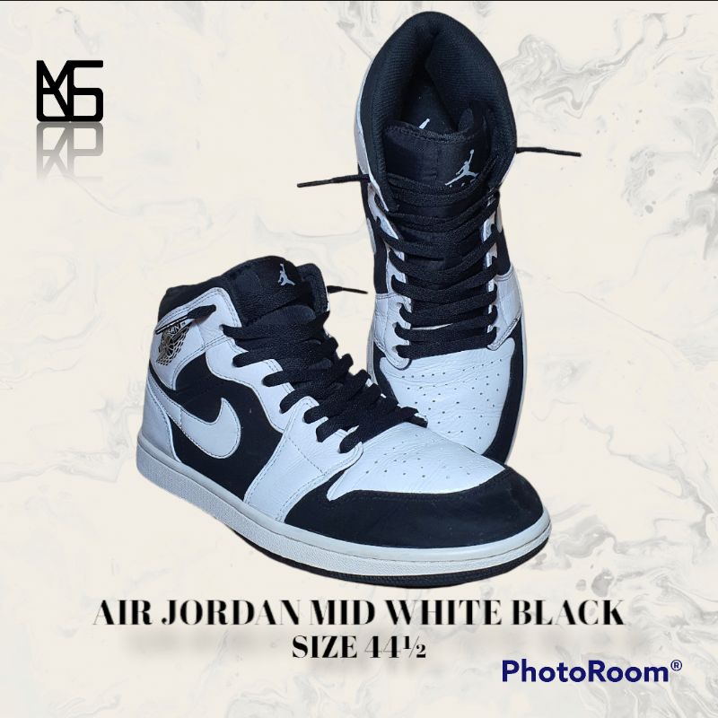 AIR JORDAN 1 MID BLACK WHITE
