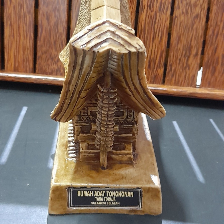 Miniatur rumah adat Tongkonan-miniatur Rumah adat Toraja