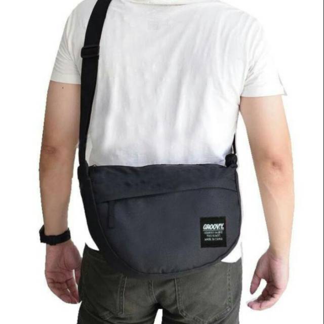 Tas selempang oval / tas selempang pria