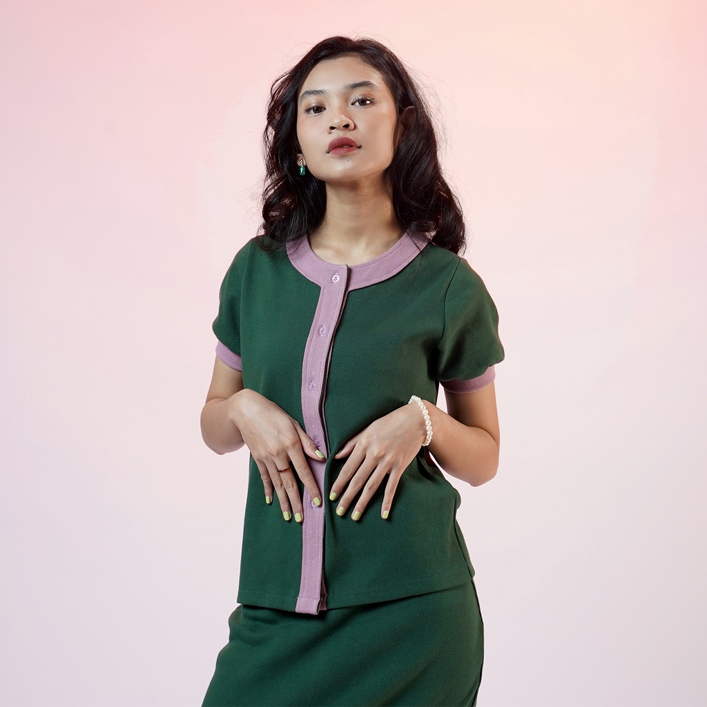 NONA Queens Top Short Sleeve Emerald Lilac - Atasan Wanita