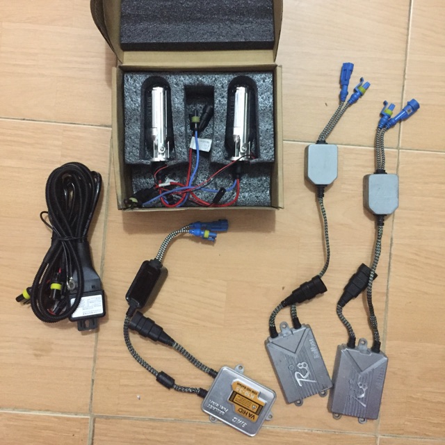 Projector Mini BullAES H4 + 3 Ballast R8 + Kabel Set