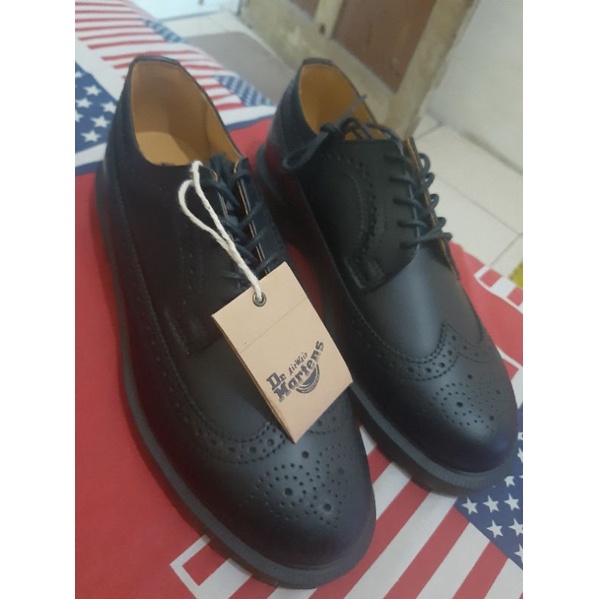 DR. MARTENS BLACK SMOOTH WINGTIP BROGUE