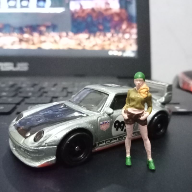 Happy Girls Day Out 1 Action Mini Figure Bahan Metal Diorama Diecast Hw Hot Wheels Hotwheels Tomica 