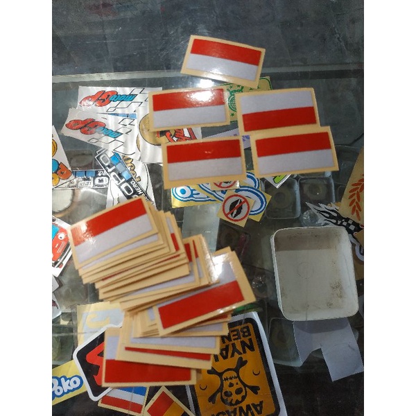 

sticker cutting bendera merah putih kecil, cocok untuk ditempel di pipi, baju, peci, laptop, hp dll