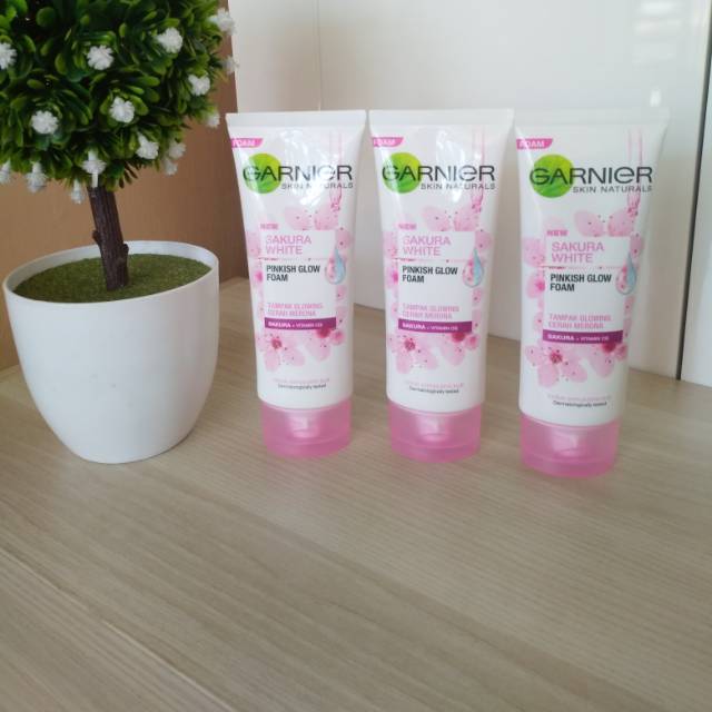 GARNIER SAKURA WHITE PINKISH FACIAL FOAM