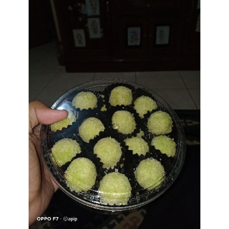 

Kue nastar klepon