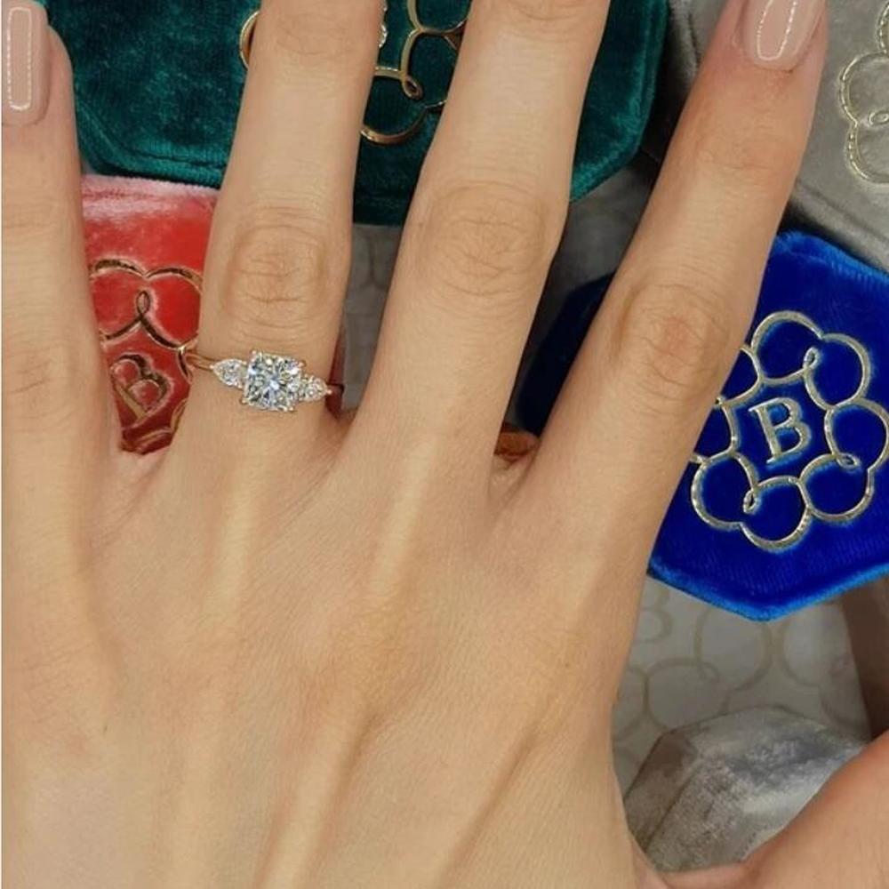 Cincin Berlian Wanita Emas Mawar Perhiasan Fashion Kristal Baja Titanium Cincin Kawin Rings