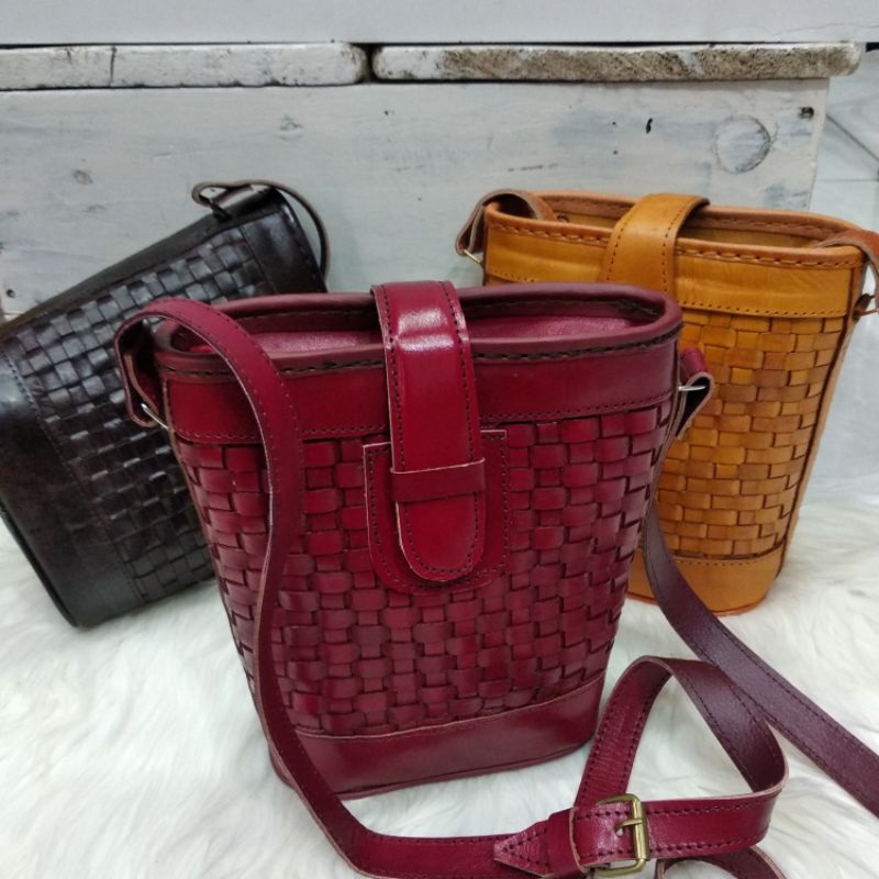 Tas Kulit Anyaman Asli Selempang / Slingbag Leather