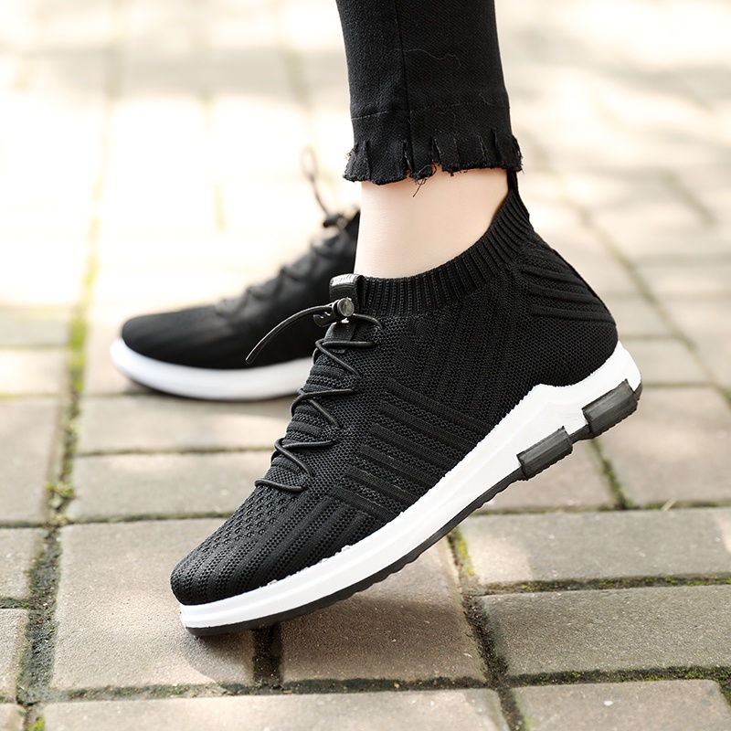Leedoo Sepatu Pria Sneakers Slip On Casual Sport Running Shoes Hitam Polos MR102-2