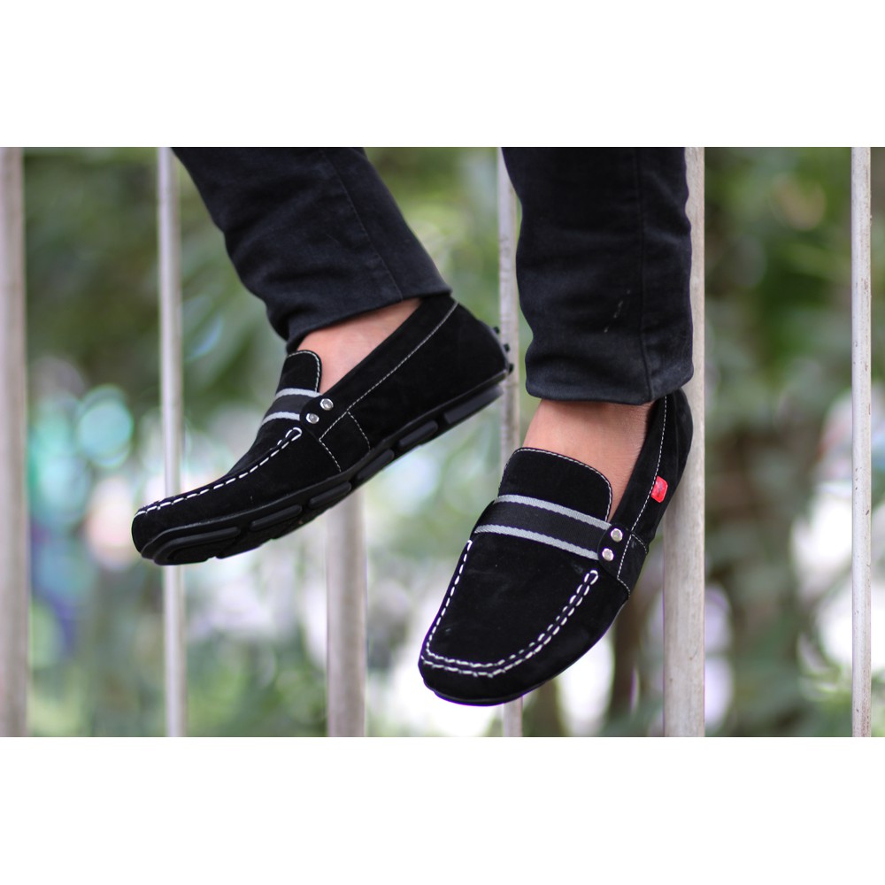 SEPATU SLIP ON PRIA TERLARIS