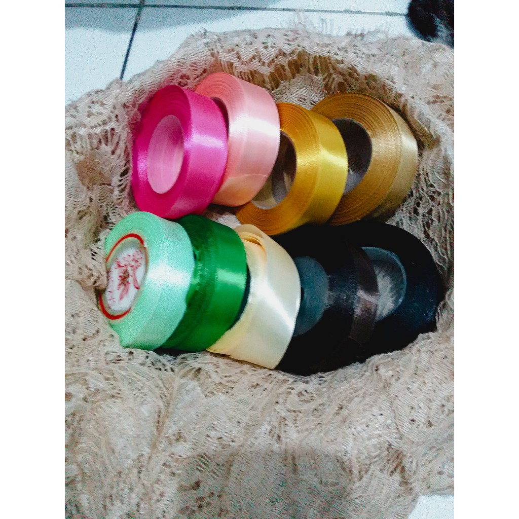 

PITA SATIN 2 CM MURAH, PITA BUKET, PITA SATIN MURAH MERIAH 1 ROLL