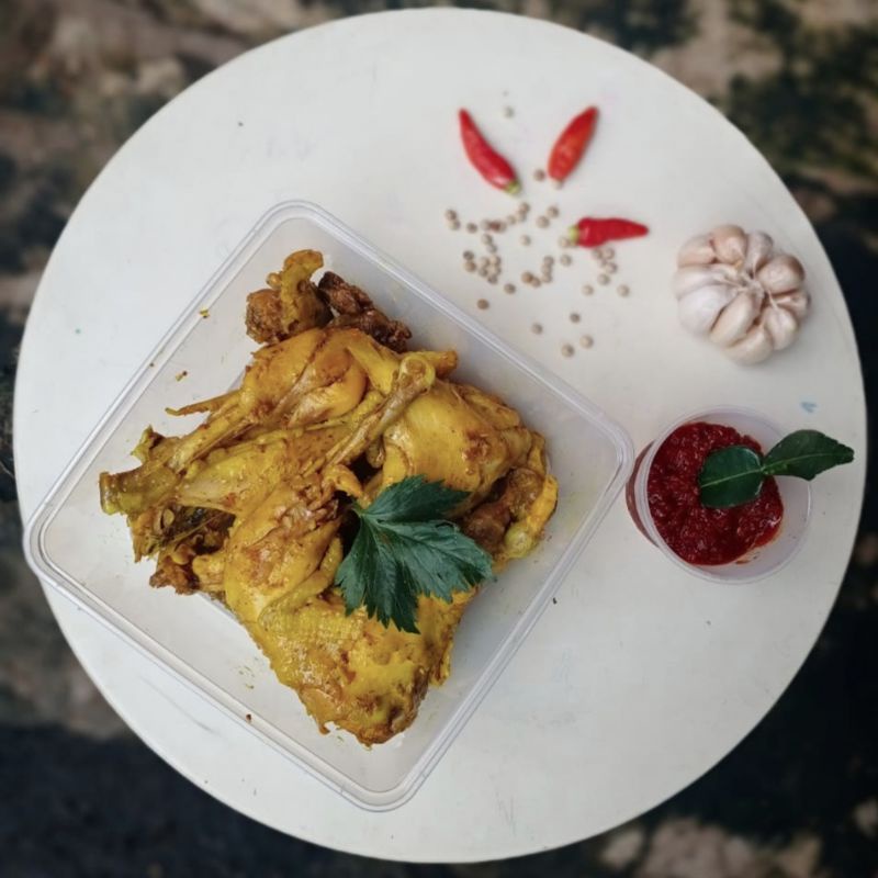 

AYAM KAMPUNG UNGKEP(Bumbu Kuning)