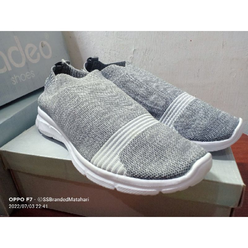 Sneakers Cowok Fladeo