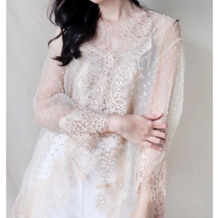 Preloved Delmora Outer Kebaya Brokat