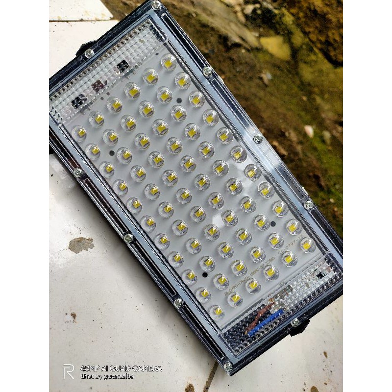 Lampu sorot super terang anti air 66 mata led