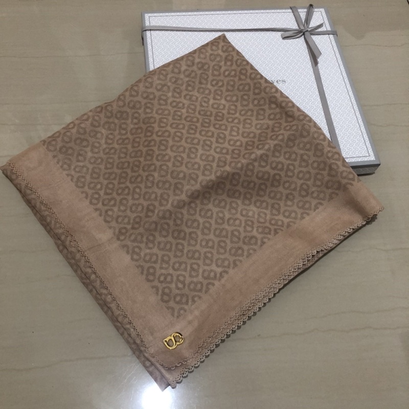 Preloved Buttonscarves Tapis Butter