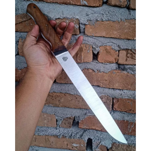 Pisau survival outdoor