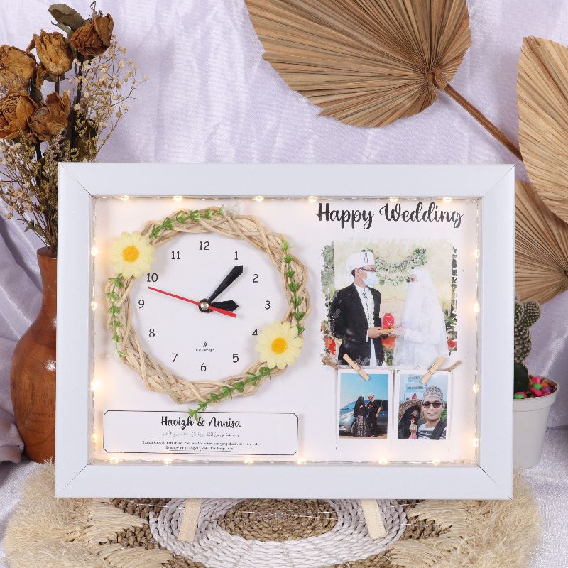 Gift Frame 3D Ring Rotan + Jam