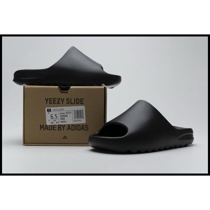 black yeezy slide
