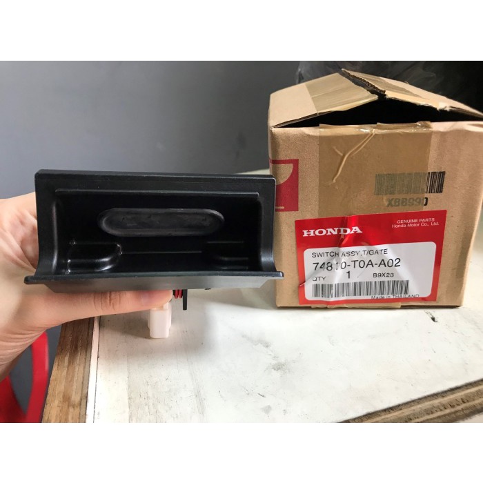 Handle Switch Bagasi Assy Honda CRV 2013-2015 Genuine