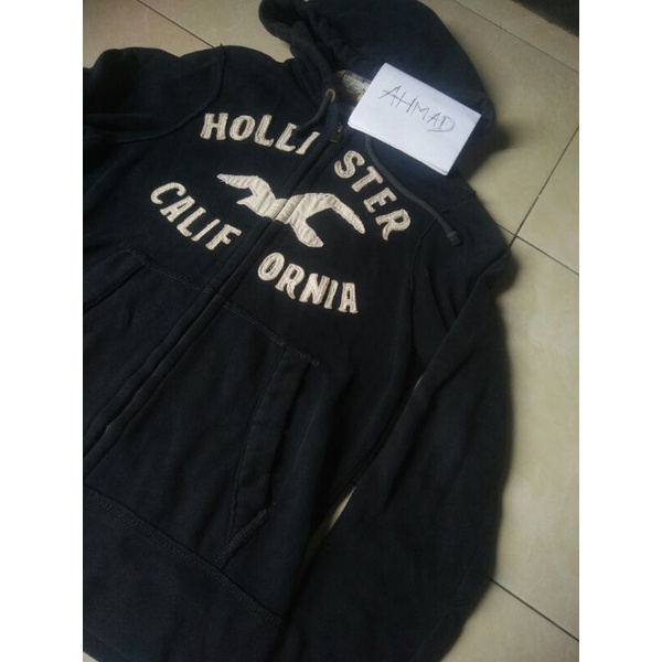 Zh Hollister