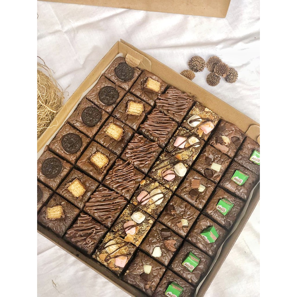 

HEIDY SUNAN BROWNIE - MIX TOPPING PREMIUM 25x25