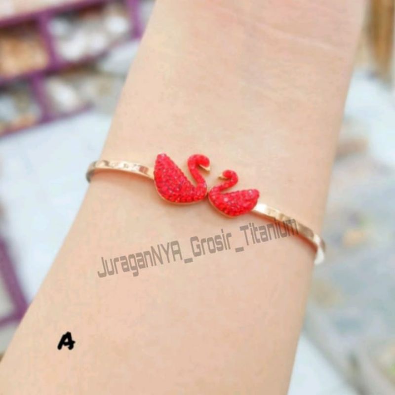 Gelang Bangkok Titanium Angsa Putih Merah Rose Gold Elegant Super Bagus Anti Karat Anti Luntur