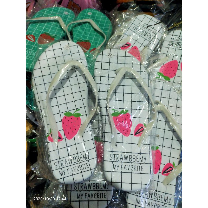 SANDAL JEPIT WANITA MOTIF STRAWBERRY KOTAK