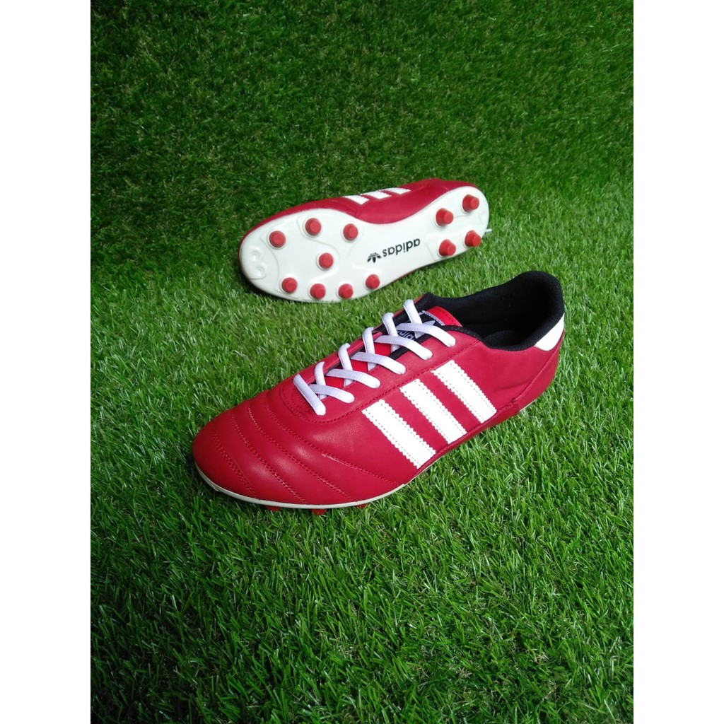 sepatu bola kulit adidas