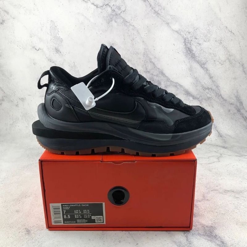 New Sepatu NIKE SACAI VAPORWAFFLE BLACK GUM